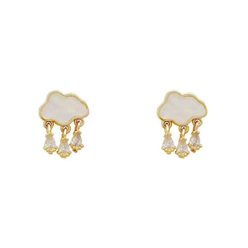 Mini cloud earrings in gold tone