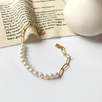 bracelet with faux pearl beaded in gold