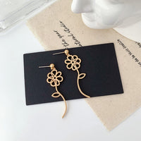 Hanging Daisy Earrings