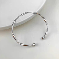 Twisted bangle - silver / gold