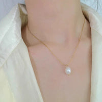 Freshwater pearl pendant necklace