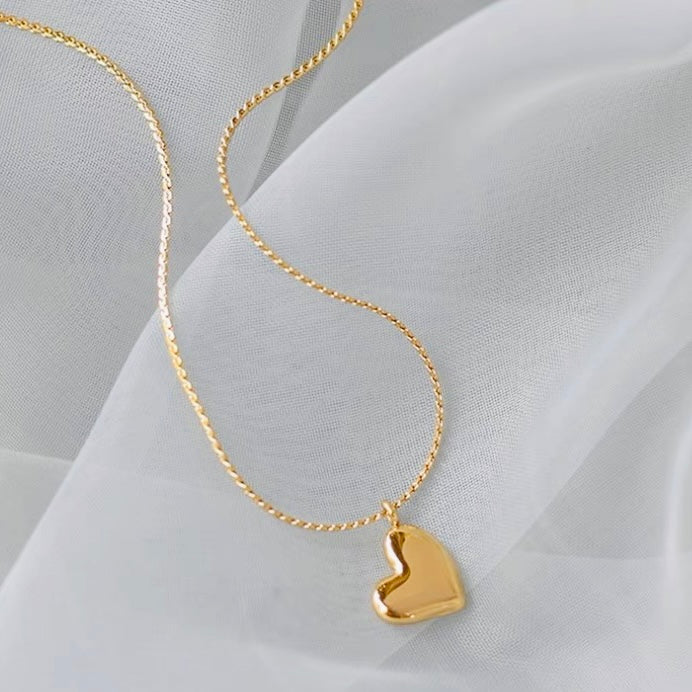 Heart pendant necklace