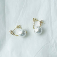 Oversized Pearl & Chain Earrings