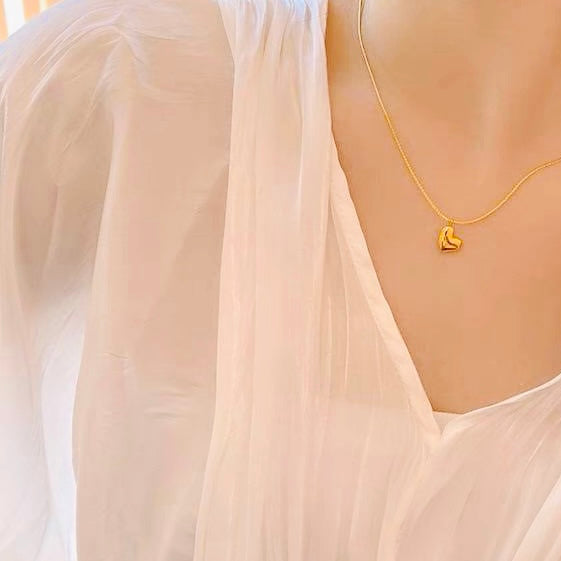 Single heart charm necklace