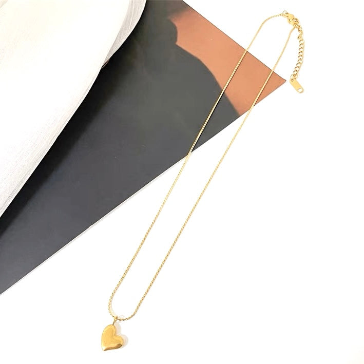 Heart pendant necklace