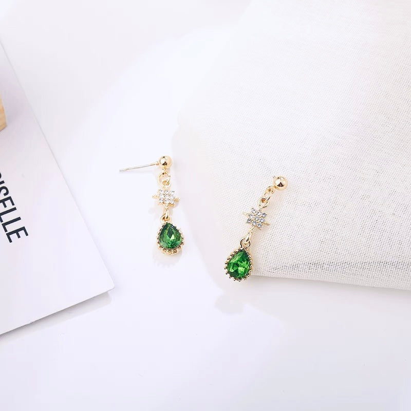 Vintage style green drop earrings
