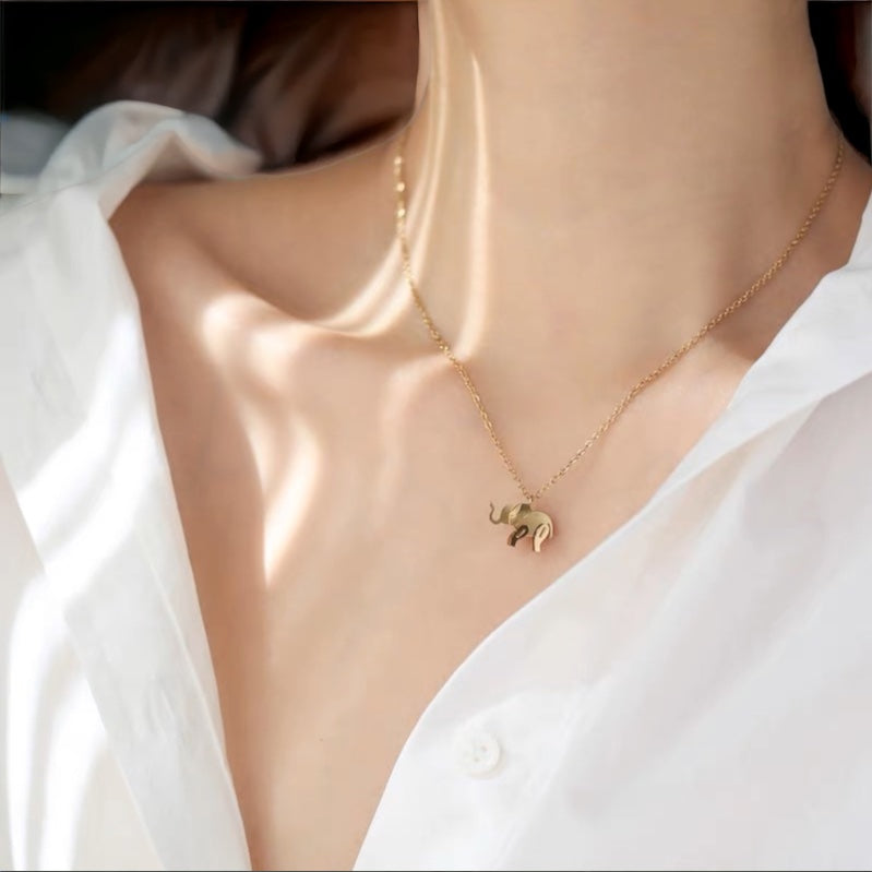 Elephant pendant necklace