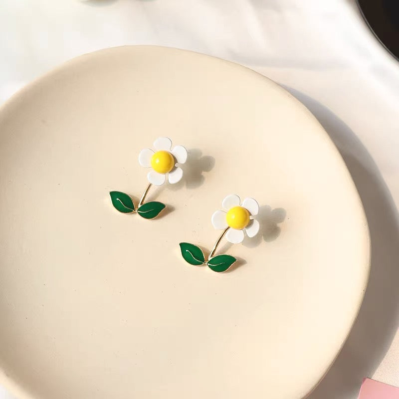 Retro Daisy Earrings