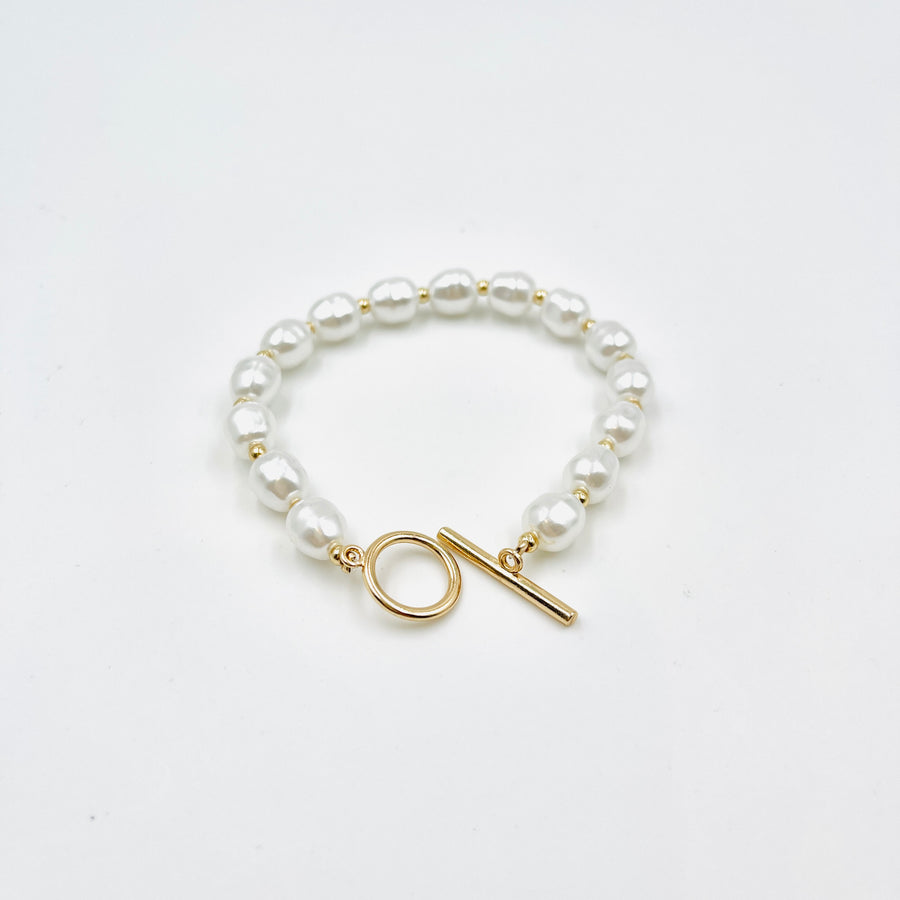 Chunky pearl bracelet