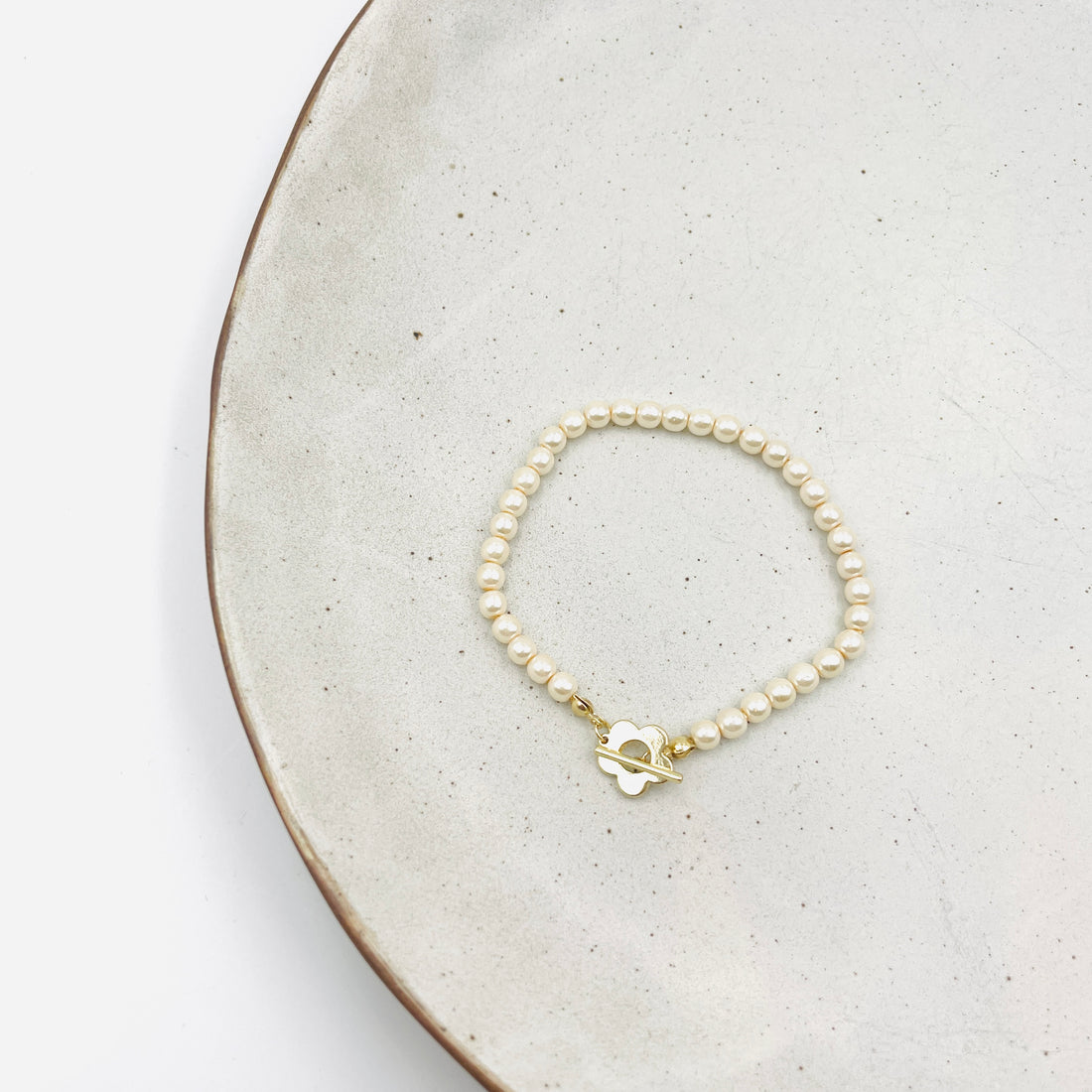 Cream pearl & flower bracelet
