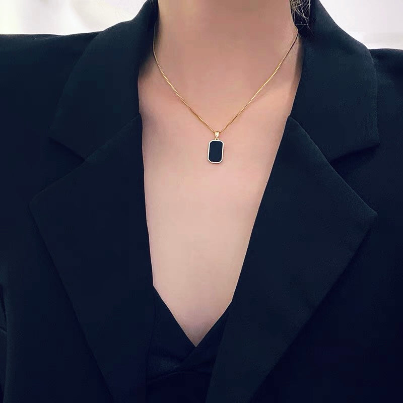 Black pendant necklace