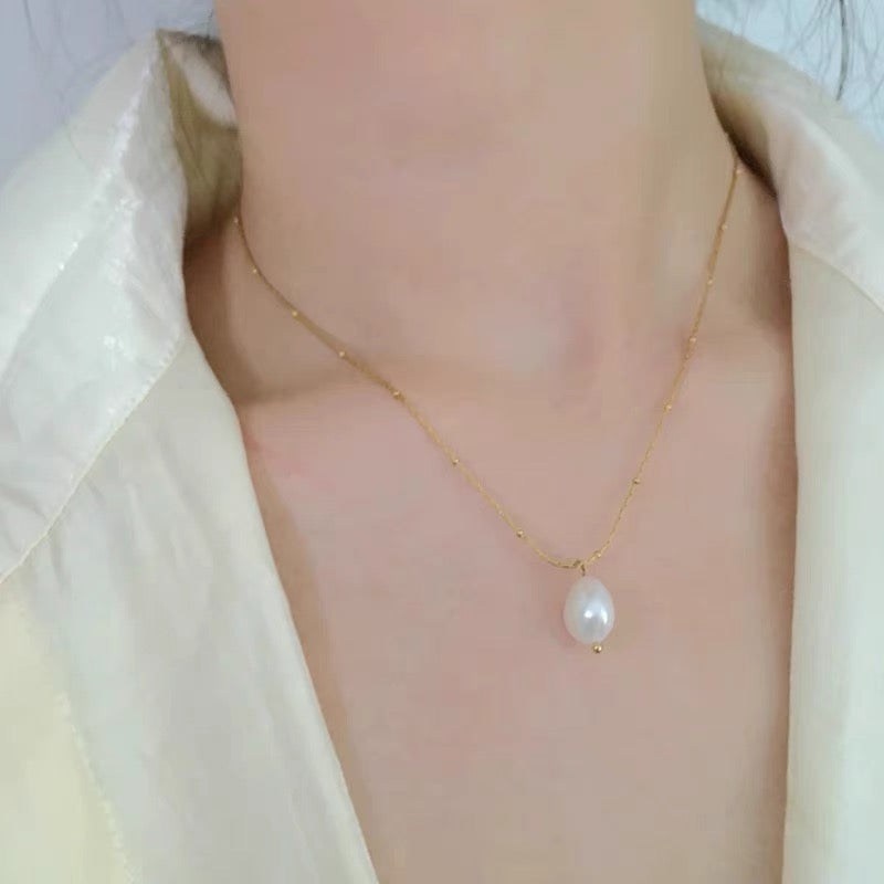 Freshwater pearl pendant necklace