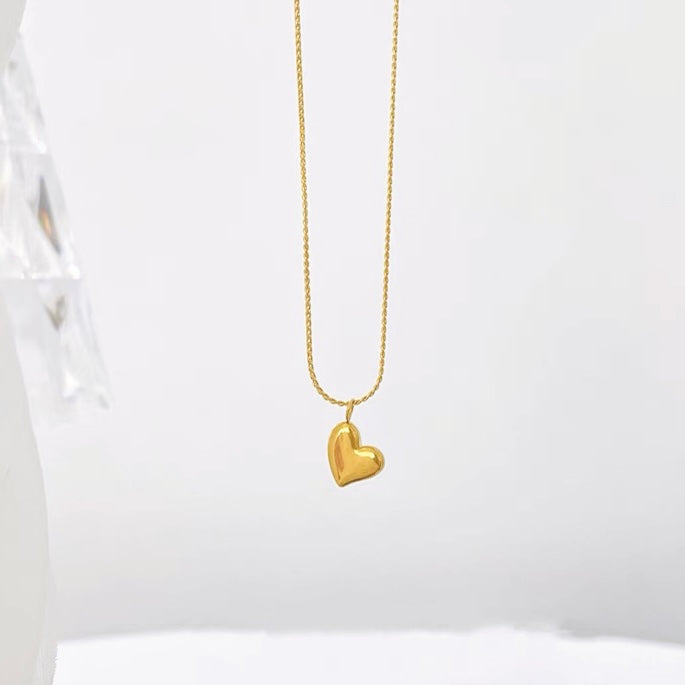 Single heart charm necklace